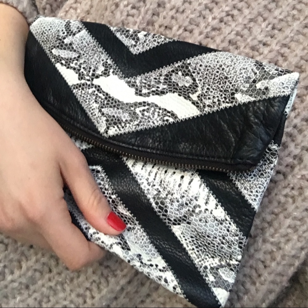 SOLD 🚫 Leather Snake Skin fold-over clutch - Picture 3 of 6